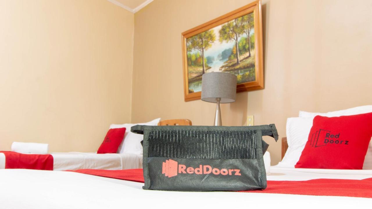 Готель Reddoorz @ Downtown Таклобан Екстер'єр фото